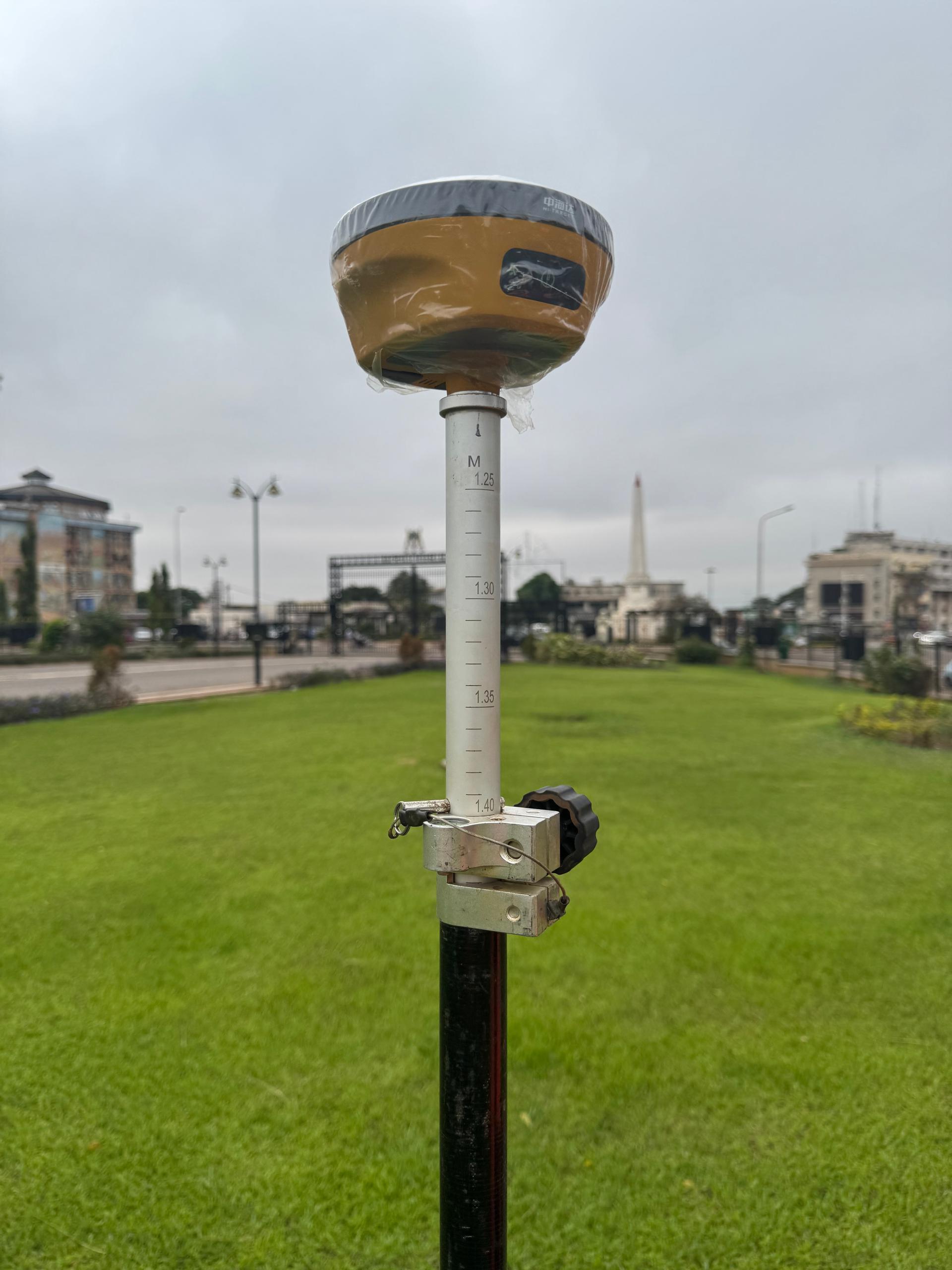 Récepteur GNSS Hi target V200 - Image 1